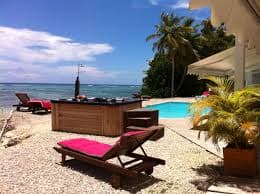 Vue extérieure sur le jacuzzi de Coco Beach Resort à Marie-Galante
